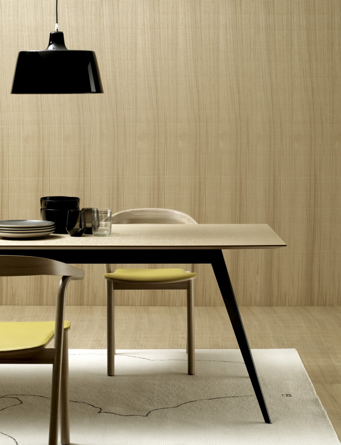 CPH_90_Desk_L130xW65_off_white_lino_top_soaped_oak_base_Apex_Table_Lamp_iron_black_AAC_50_raisin_2.0_shell_alu_base