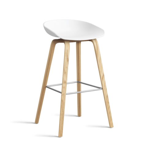 Hay_barhocker_AAS 32 H75 white 2.0 shell_wb laquered oak base_stainless steel footrest