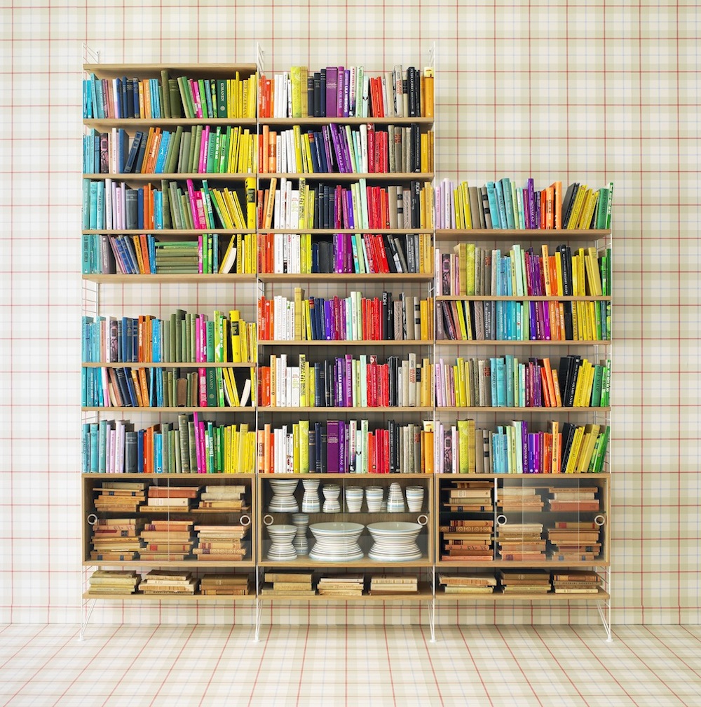 Bücherregal mit Glasvitrinen