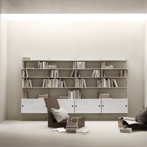 string_system_livingroom_beige_whitecabinets